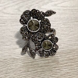 Fossil Silver Black Flower Ring Hematite Stones Marcasite Shimmery Whimsical